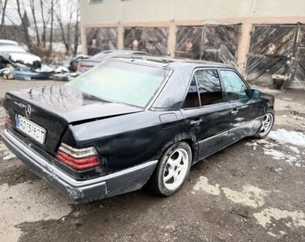 Серый Мерседес В124, объемом двигателя 2 л и пробегом 280 тыс. км за 1400 $, фото 3 на Automoto.ua
