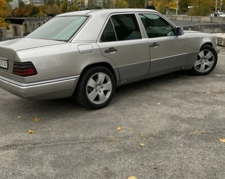 Сірий Мерседес В124, об'ємом двигуна 2.2 л та пробігом 450 тис. км за 3000 $, фото 4 на Automoto.ua