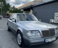 Серый Мерседес В124, объемом двигателя 2.2 л и пробегом 450 тыс. км за 4600 $, фото 1 на Automoto.ua