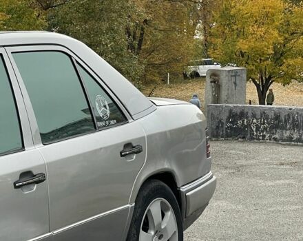 Сірий Мерседес В124, об'ємом двигуна 2.2 л та пробігом 450 тис. км за 3000 $, фото 6 на Automoto.ua