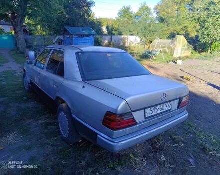 Серый Мерседес В124, объемом двигателя 2.4 л и пробегом 341 тыс. км за 650 $, фото 1 на Automoto.ua