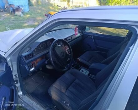 Серый Мерседес В124, объемом двигателя 2.4 л и пробегом 341 тыс. км за 650 $, фото 2 на Automoto.ua