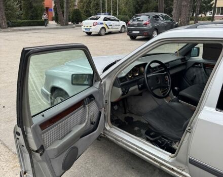 Серый Мерседес В124, объемом двигателя 3 л и пробегом 398 тыс. км за 1999 $, фото 9 на Automoto.ua