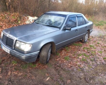 Серый Мерседес В124, объемом двигателя 2 л и пробегом 49 тыс. км за 2200 $, фото 1 на Automoto.ua