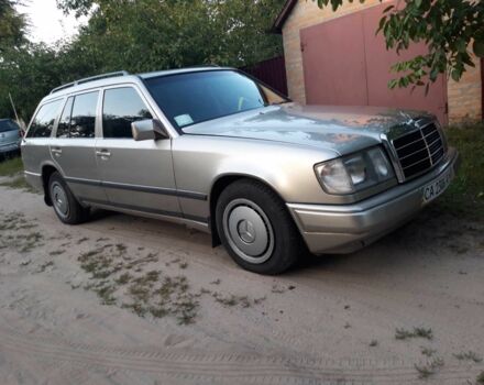 Серый Мерседес В124, объемом двигателя 2.3 л и пробегом 350 тыс. км за 1681 $, фото 1 на Automoto.ua