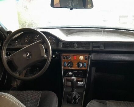 Серый Мерседес В124, объемом двигателя 0 л и пробегом 500 тыс. км за 2600 $, фото 1 на Automoto.ua