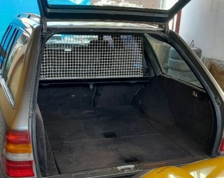 Серый Мерседес В124, объемом двигателя 0 л и пробегом 500 тыс. км за 2600 $, фото 4 на Automoto.ua