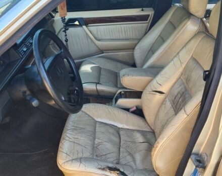 Серый Мерседес В124, объемом двигателя 3 л и пробегом 541 тыс. км за 3500 $, фото 5 на Automoto.ua