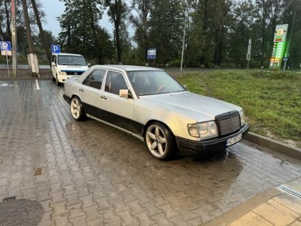 Сірий Мерседес В124, об'ємом двигуна 2.3 л та пробігом 380 тис. км за 2700 $, фото 1 на Automoto.ua