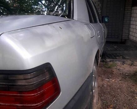 Сірий Мерседес В124, об'ємом двигуна 2.3 л та пробігом 399 тис. км за 432 $, фото 1 на Automoto.ua