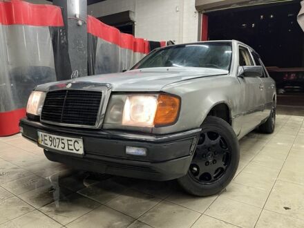 Серый Мерседес В124, объемом двигателя 2.6 л и пробегом 500 тыс. км за 1300 $, фото 1 на Automoto.ua