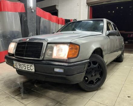 Сірий Мерседес В124, об'ємом двигуна 2.6 л та пробігом 500 тис. км за 1300 $, фото 1 на Automoto.ua