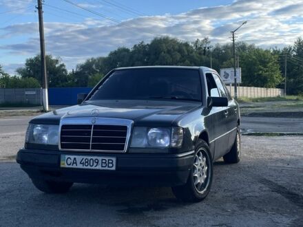 Мерседес В124 1987 в Украинке на Automoto.ua Серый Мерседес В124, объемом двигателя 2.6 л и пробегом 350 тыс. км за 2222 $, фото 1 на Automoto.ua