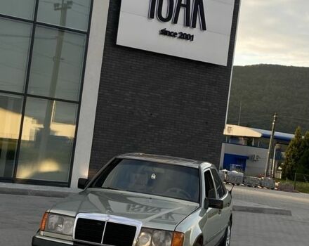 Серый Мерседес В124, объемом двигателя 2.3 л и пробегом 380 тыс. км за 2400 $, фото 1 на Automoto.ua