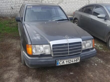 Серый Мерседес В124, объемом двигателя 2.2 л и пробегом 400 тыс. км за 2000 $, фото 1 на Automoto.ua