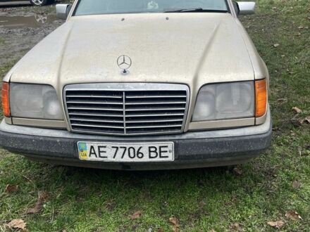 Серый Мерседес В124, объемом двигателя 2.6 л и пробегом 400 тыс. км за 1500 $, фото 1 на Automoto.ua