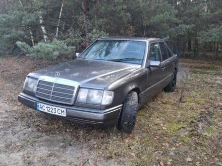 Сірий Мерседес В124, об'ємом двигуна 3 л та пробігом 2 тис. км за 2250 $, фото 1 на Automoto.ua