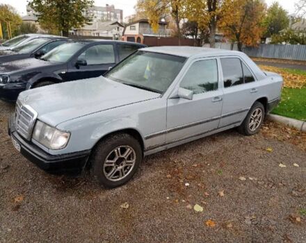 Серый Мерседес В124, объемом двигателя 2.3 л и пробегом 270 тыс. км за 2500 $, фото 1 на Automoto.ua