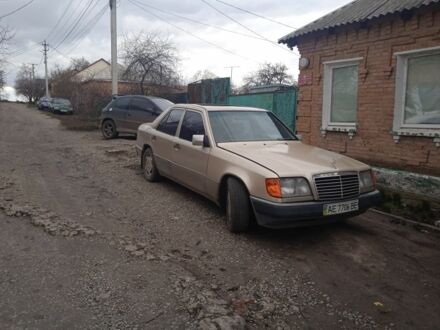 Мерседес В124 1988 у Кропивницькому (Кіровограді) на Automoto.ua Сірий Мерседес В124, об'ємом двигуна 2.6 л та пробігом 370 тис. км за 1800 $, фото 1 на Automoto.ua