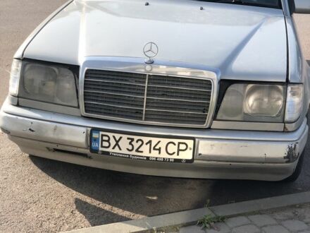 Мерседес В124 1989 у Коростене на Automoto.ua Сірий Мерседес В124, об'ємом двигуна 2.5 л та пробігом 3 тис. км за 2500 $, фото 1 на Automoto.ua