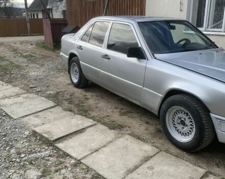 Серый Мерседес В124, объемом двигателя 2.3 л и пробегом 200 тыс. км за 1300 $, фото 1 на Automoto.ua