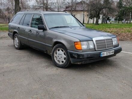 Серый Мерседес В124, объемом двигателя 2.5 л и пробегом 252 тыс. км за 1550 $, фото 1 на Automoto.ua