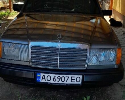 Серый Мерседес В124, объемом двигателя 0 л и пробегом 500 тыс. км за 2600 $, фото 1 на Automoto.ua