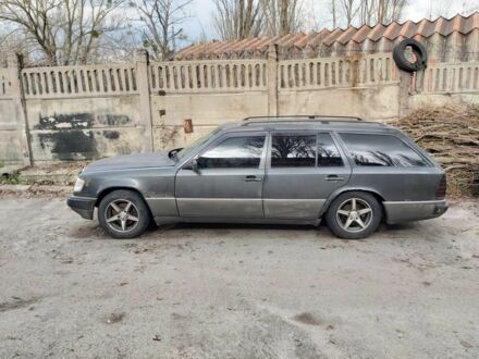 Мерседес В124 1991 в Киеве на Automoto.ua Серый Мерседес В124, объемом двигателя 2.3 л и пробегом 293 тыс. км за 1550 $, фото 1 на Automoto.ua