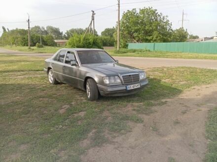 Сірий Мерседес В124, об'ємом двигуна 2.3 л та пробігом 530 тис. км за 2300 $, фото 1 на Automoto.ua