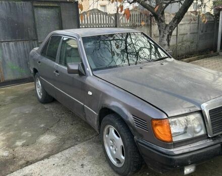 Сірий Мерседес В124, об'ємом двигуна 2 л та пробігом 400 тис. км за 1800 $, фото 1 на Automoto.ua