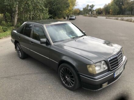 Мерседес В124 1991 в Днепре (Днепропетровске) на Automoto.ua Серый Мерседес В124, объемом двигателя 2.3 л и пробегом 319 тыс. км за 1700 $, фото 1 на Automoto.ua