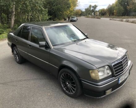 Серый Мерседес В124, объемом двигателя 2.3 л и пробегом 319 тыс. км за 1700 $, фото 1 на Automoto.ua