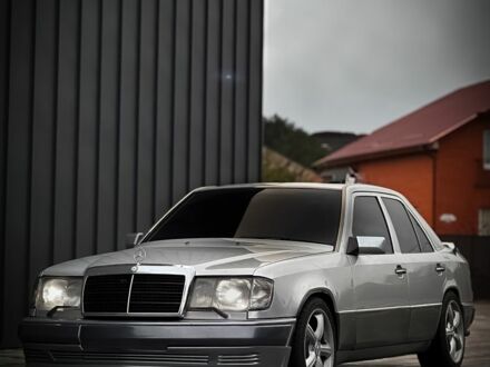 Серый Мерседес В124, объемом двигателя 2.6 л и пробегом 222 тыс. км за 3800 $, фото 1 на Automoto.ua