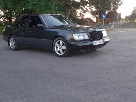Мерседес В124 1992 у Житомирі на Automoto.ua Сірий Мерседес В124, об'ємом двигуна 3 л та пробігом 1 тис. км за 1650 $, фото 1 на Automoto.ua