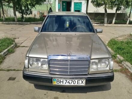 Мерседес В124 1993 у Килие на Automoto.ua Сірий Мерседес В124, об'ємом двигуна 2.3 л та пробігом 550 тис. км за 2500 $, фото 1 на Automoto.ua