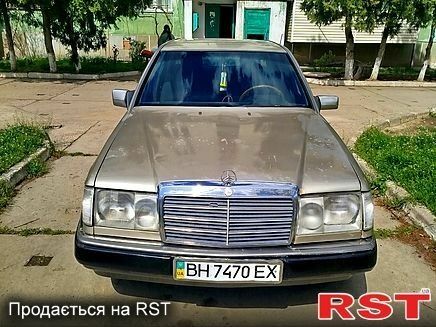 Серый Мерседес В124, объемом двигателя 2 л и пробегом 560 тыс. км за 2200 $, фото 1 на Automoto.ua