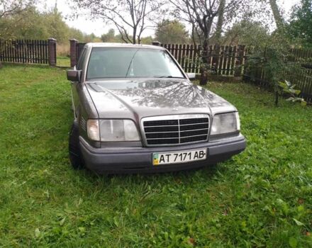 Сірий Мерседес В124, об'ємом двигуна 3 л та пробігом 380 тис. км за 2700 $, фото 1 на Automoto.ua