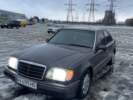 Сірий Мерседес В124, об'ємом двигуна 2.8 л та пробігом 500 тис. км за 2200 $, фото 1 на Automoto.ua