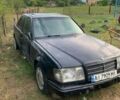 Синий Мерседес В124, объемом двигателя 2.6 л и пробегом 500 тыс. км за 426 $, фото 1 на Automoto.ua