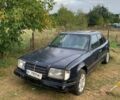 Синий Мерседес В124, объемом двигателя 2.6 л и пробегом 500 тыс. км за 426 $, фото 1 на Automoto.ua