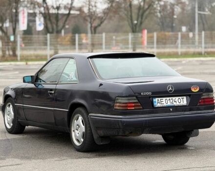 Синий Мерседес В124, объемом двигателя 2 л и пробегом 390 тыс. км за 2250 $, фото 3 на Automoto.ua