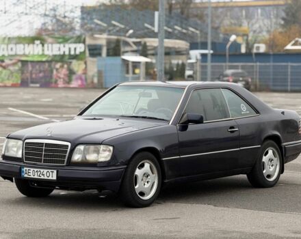 Синий Мерседес В124, объемом двигателя 2 л и пробегом 390 тыс. км за 2250 $, фото 1 на Automoto.ua