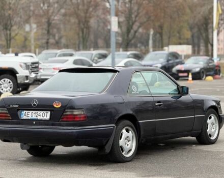 Синий Мерседес В124, объемом двигателя 2 л и пробегом 390 тыс. км за 2250 $, фото 4 на Automoto.ua