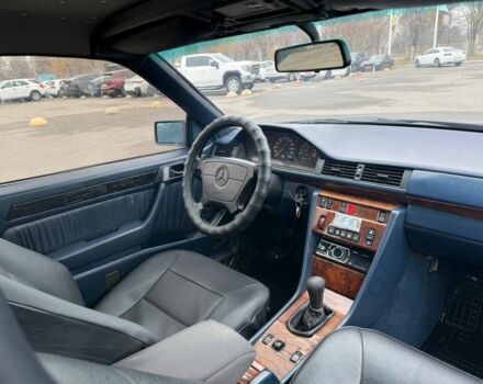 Синий Мерседес В124, объемом двигателя 2 л и пробегом 390 тыс. км за 2250 $, фото 6 на Automoto.ua