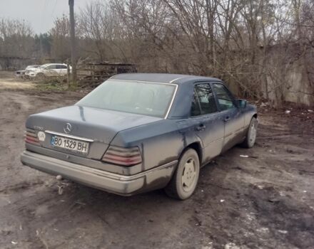 Синий Мерседес В124, объемом двигателя 2 л и пробегом 355 тыс. км за 1250 $, фото 1 на Automoto.ua