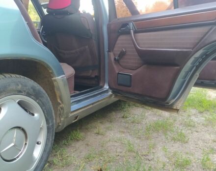 Синий Мерседес В124, объемом двигателя 2.3 л и пробегом 380 тыс. км за 1600 $, фото 8 на Automoto.ua
