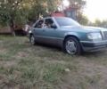 Синий Мерседес В124, объемом двигателя 2.3 л и пробегом 380 тыс. км за 1600 $, фото 1 на Automoto.ua
