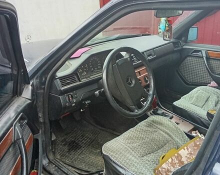 Синий Мерседес В124, объемом двигателя 2.3 л и пробегом 9 тыс. км за 1700 $, фото 5 на Automoto.ua