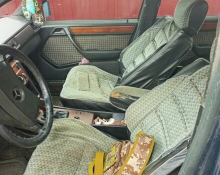 Синий Мерседес В124, объемом двигателя 2.3 л и пробегом 9 тыс. км за 1700 $, фото 3 на Automoto.ua