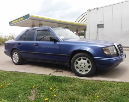 Синий Мерседес В124, объемом двигателя 2 л и пробегом 355 тыс. км за 3100 $, фото 2 на Automoto.ua